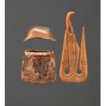 λA Punuk thimble holder and needle case pull Alaska, 19th century or earlier walrus ivory with