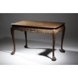 AN IRISH MAHOGANY CENTRE TABLE IN GEORGE II STYLE PROBABLY 19TH CENTURY the top with a moulded