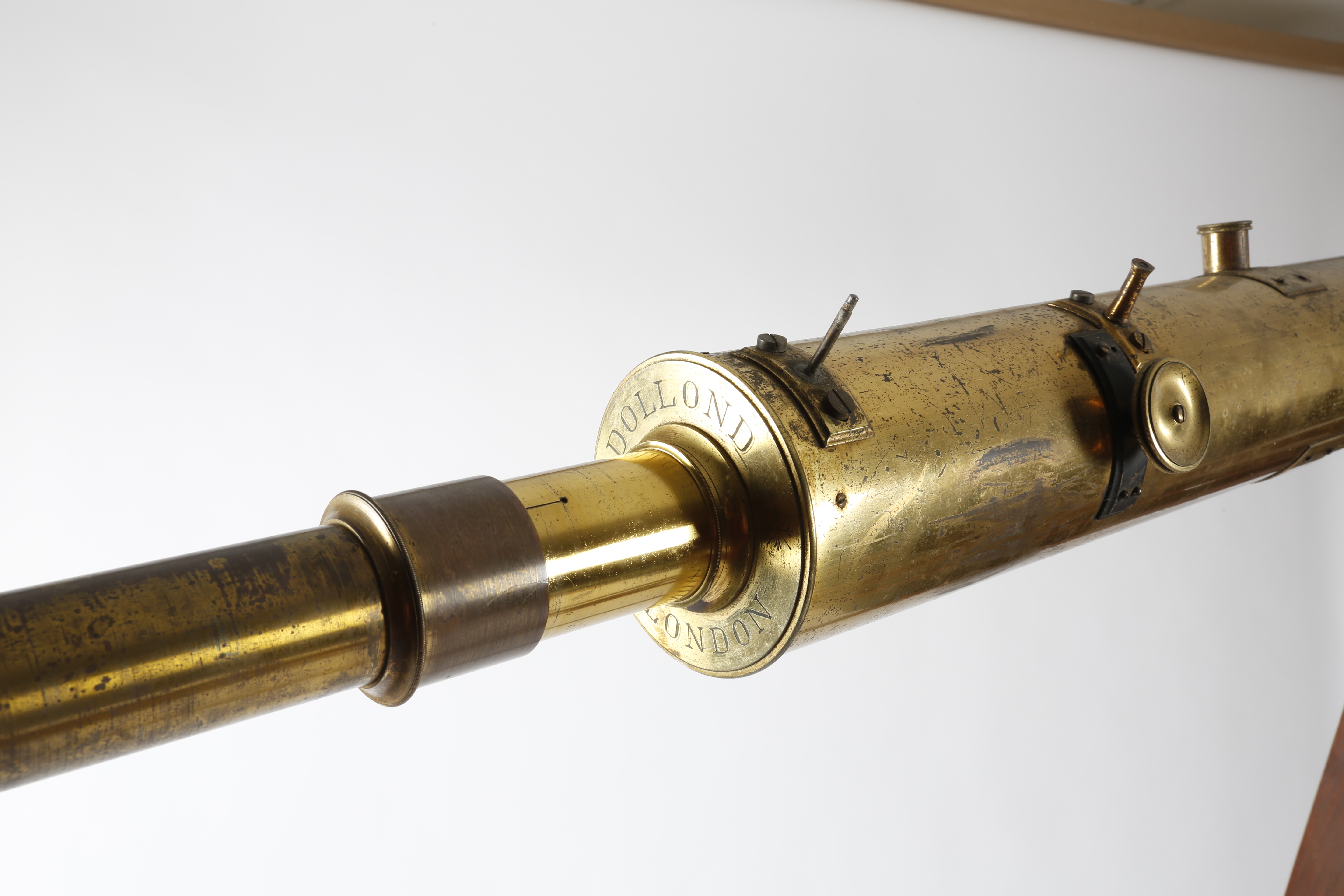 A 19TH CENTURY BRASS REFRACTING TELESCOPE BY DOLLOND OF LONDON the four and three quarter inch - Image 2 of 2