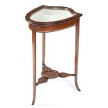AN EDWARDIAN MAHOGANY SHIELD SHAPE BIJOUTERIE TABLE EARLY 20TH CENTURY inlaid with ebonised and