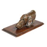 A PATINATED BRONZE HOUND DOG DESK PAPERCLIP LATE 19TH / EARLY 20TH CENTURY mounted on an oak