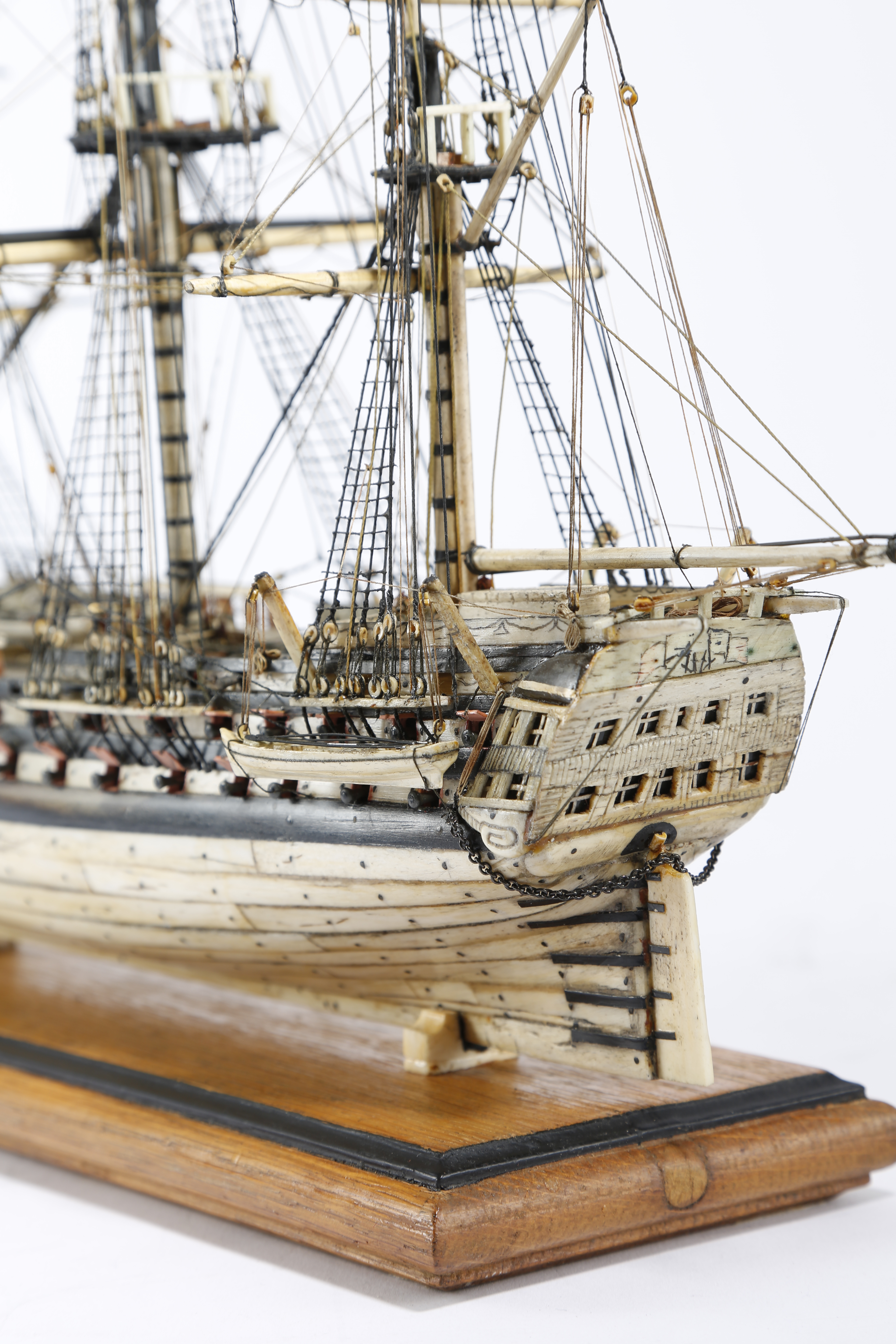 A FRENCH NAPOLEONIC PRISONER OF WAR STYLE BONE SHIP MODEL PROBABLY LATE 19TH / EARLY 20TH CENTURY of - Image 2 of 2