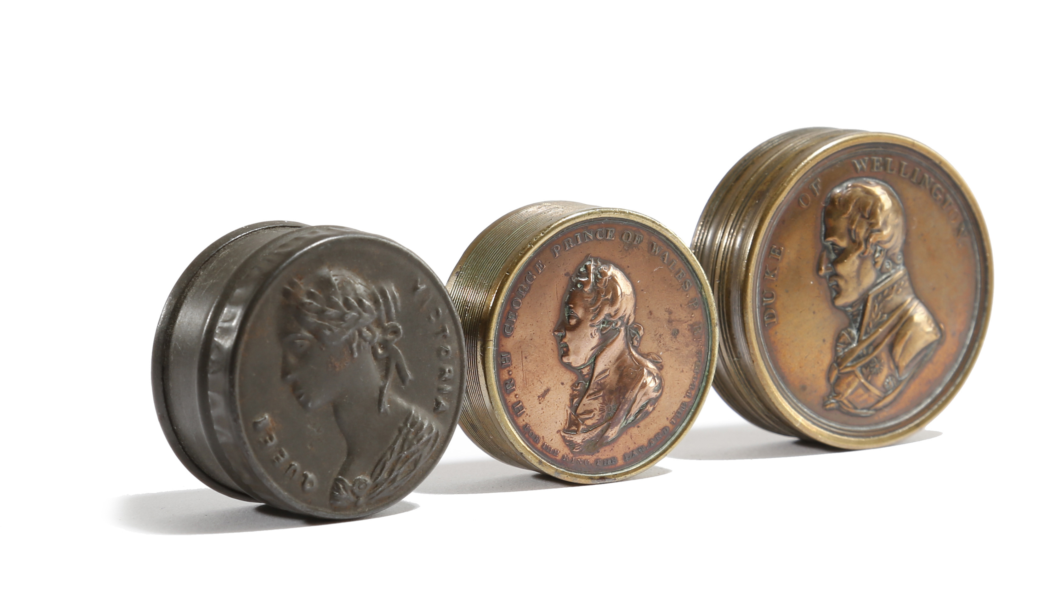 AN EARLY 19TH CENTURY COPPER/BRONZE BOX the lid with a portrait bust of the Duke of Wellington,