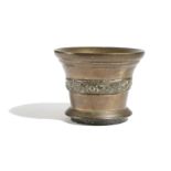 A 17TH CENTURY BRONZE MORTAR ATTRIBUTED TO WHITECHAPEL FOUNDRY, LONDON, c.1630-40 decorated with a