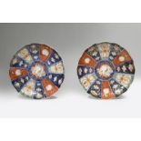 A PAIR OF JAPANESE IMARI DISHES EDO OR MEIJI PERIOD, 18TH OR 19TH CENTURY The foliate bodies