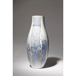 A TALL JAPANESE VASE BY GENROKU TOMINAGA (1859 - 1920) MEIJI OR TAISHO PERIOD, 20TH CENTURY The