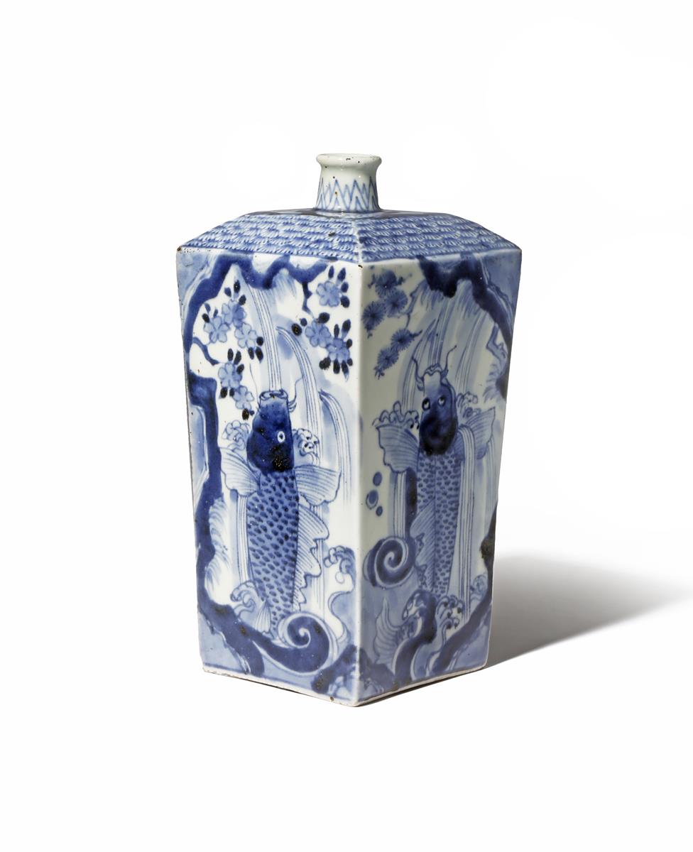 A JAPANESE ARITA BLUE AND WHITE SAKE BOTTLE, TOKKURI EDO PERIOD OR LATER, 18TH OR 19TH CENTURY The