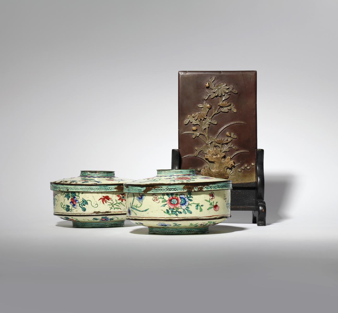 A CHINESE DUAN STONE TABLE SCREEN AND A PAIR OF CANTON ENAMEL BOXES AND COVERS 19TH CENTURY The