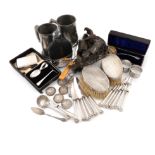 λA mixed lot, comprising silver items: a pair of 18th century sugar nips, a cased sifting spoon, a