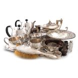 λA mixed lot, comprising silver items: a teapot, Birmingham 1902, of rounded rectangular form,