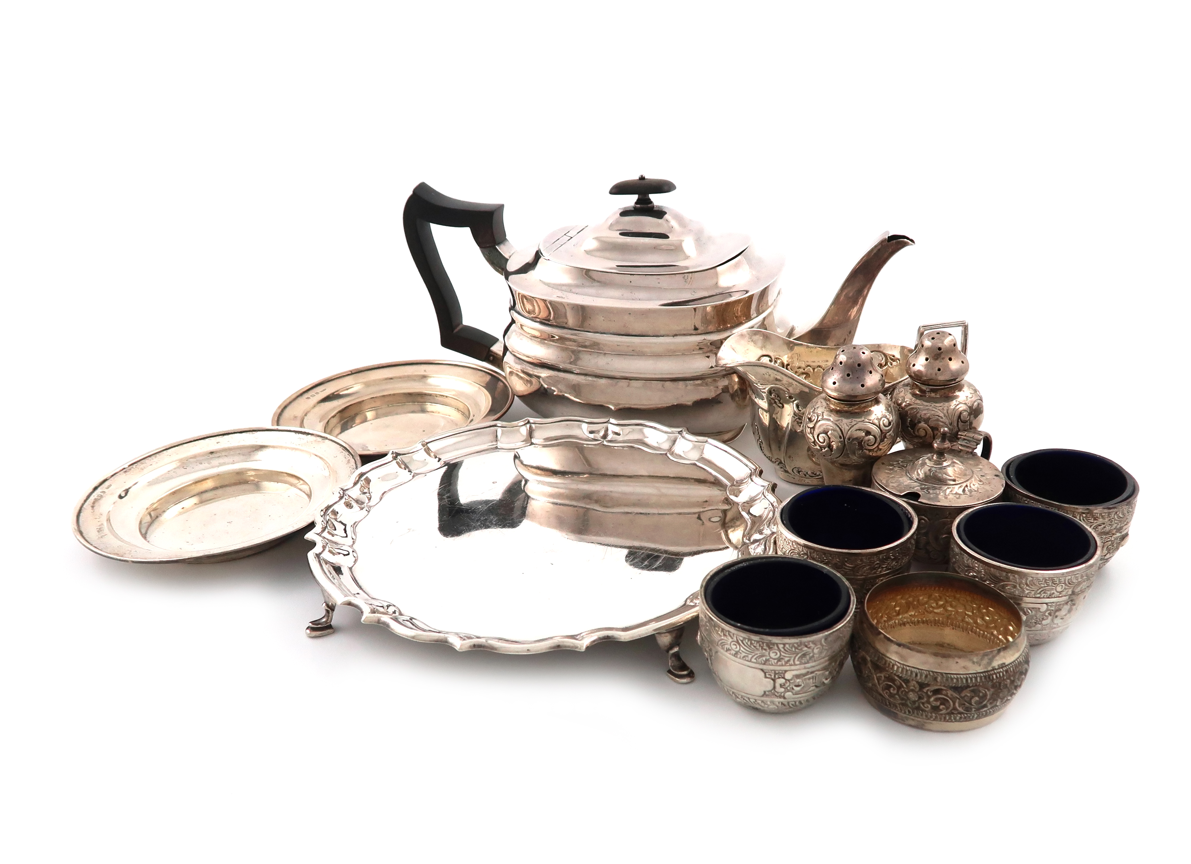 A mixed lot of silver items, comprising: a teapot, by William Hutton and Sons, London 1909, oblong