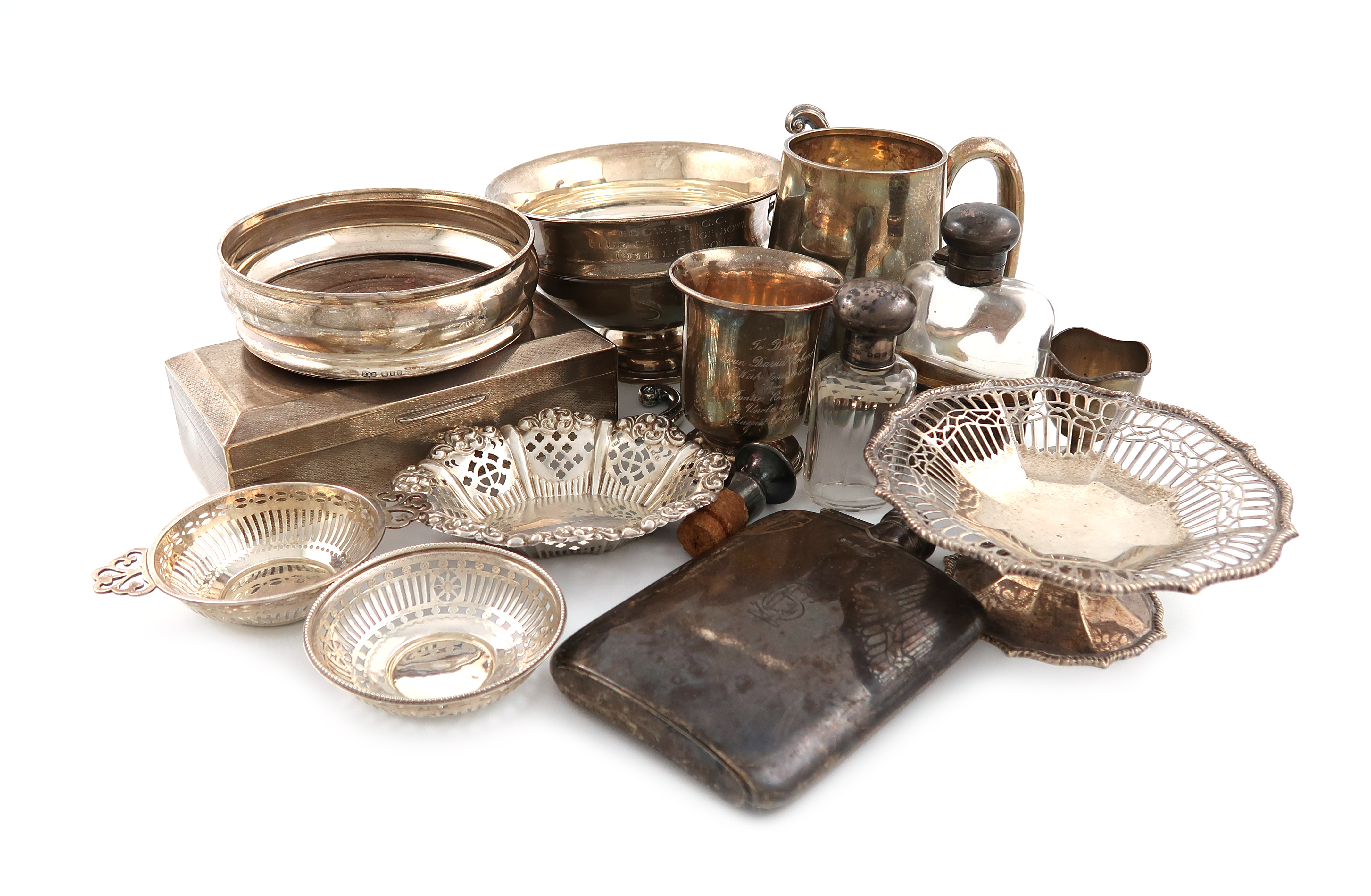 A mixed lot of silver items, various dates and makers, comprising: a hip flask, by Mappin and