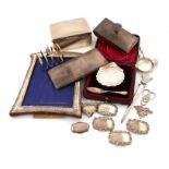 A mixed lot of silver items, comprising: a cased butter dish and spoon, of shell form, Sheffield