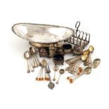 A mixed lot of silver items, comprising: an oval dish, foliate border, Chester 1919, a toast rack, a