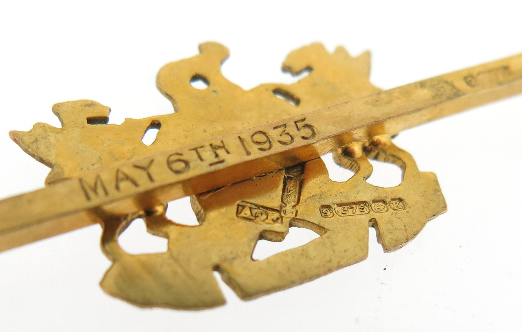 Various item of jewellery, including a Regimental brooch for The Queen's Royal Regiment, set with - Image 2 of 8