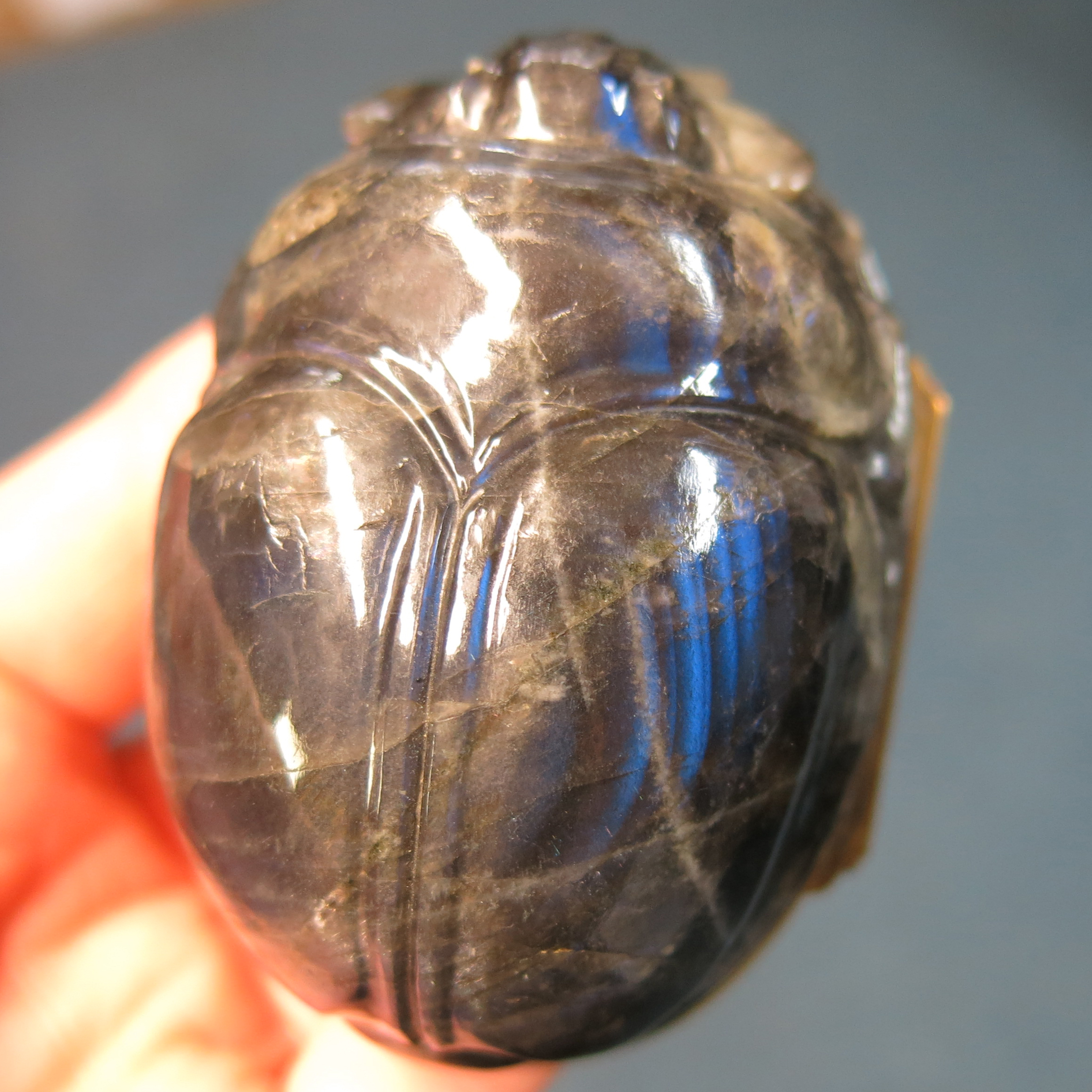 A mid 18th century carved labradorite scarab-form snuff box, the hinged blue glass cover decorated - Image 11 of 12