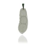 A carved jade pea pod pendant, with a tsavorite garnet-set platinum bale, 6.2cm high