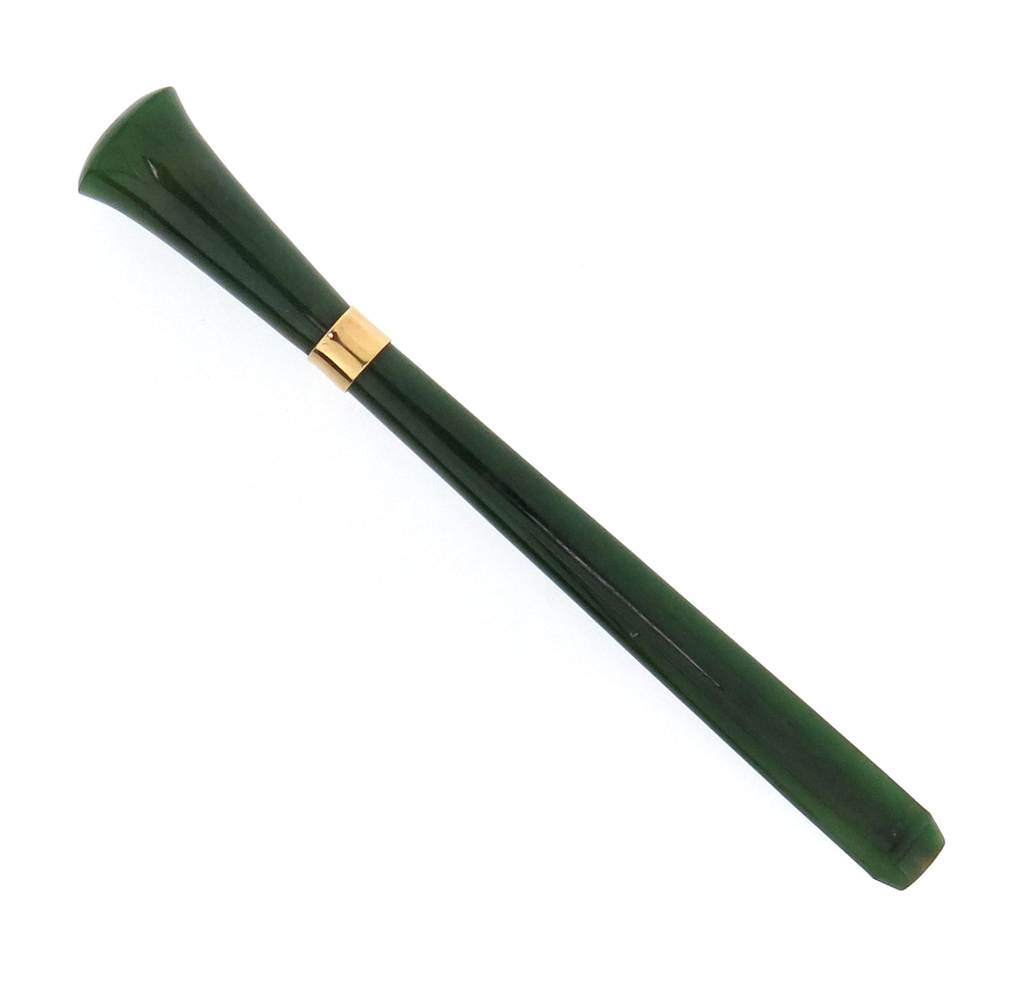 A carved nephrite cigarette holder, with gold band, 11.5cm - Image 2 of 5