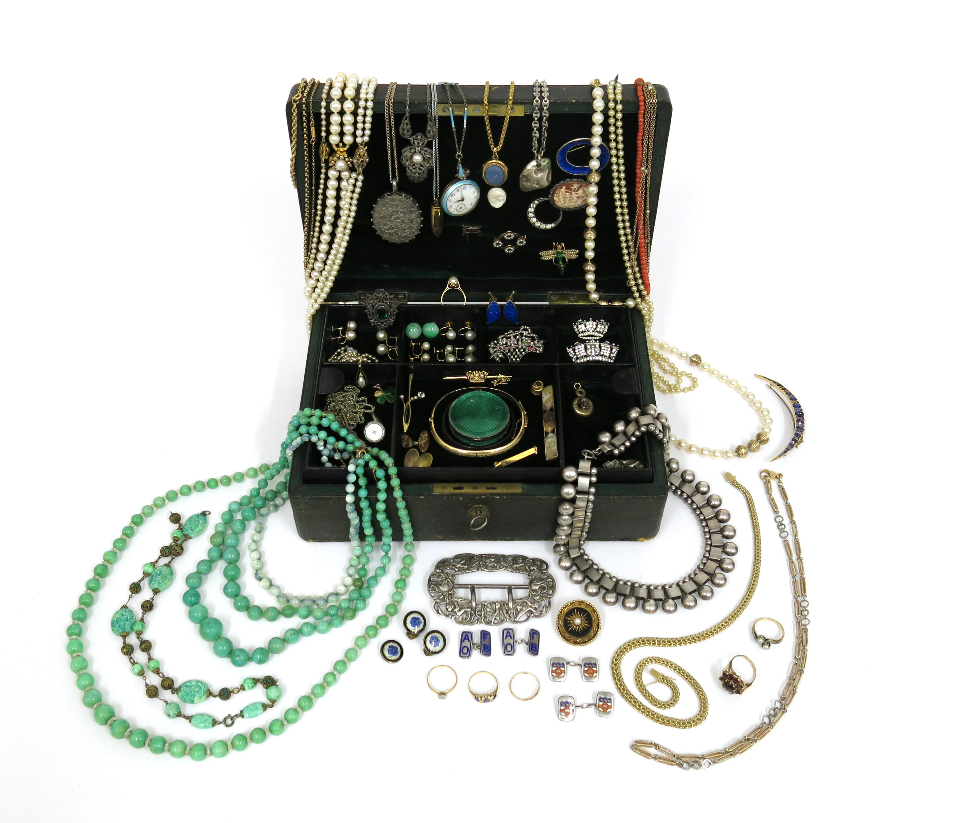 λ A jewellery box containing various items of jewellery, including an 18ct gold wedding band (1.1g),