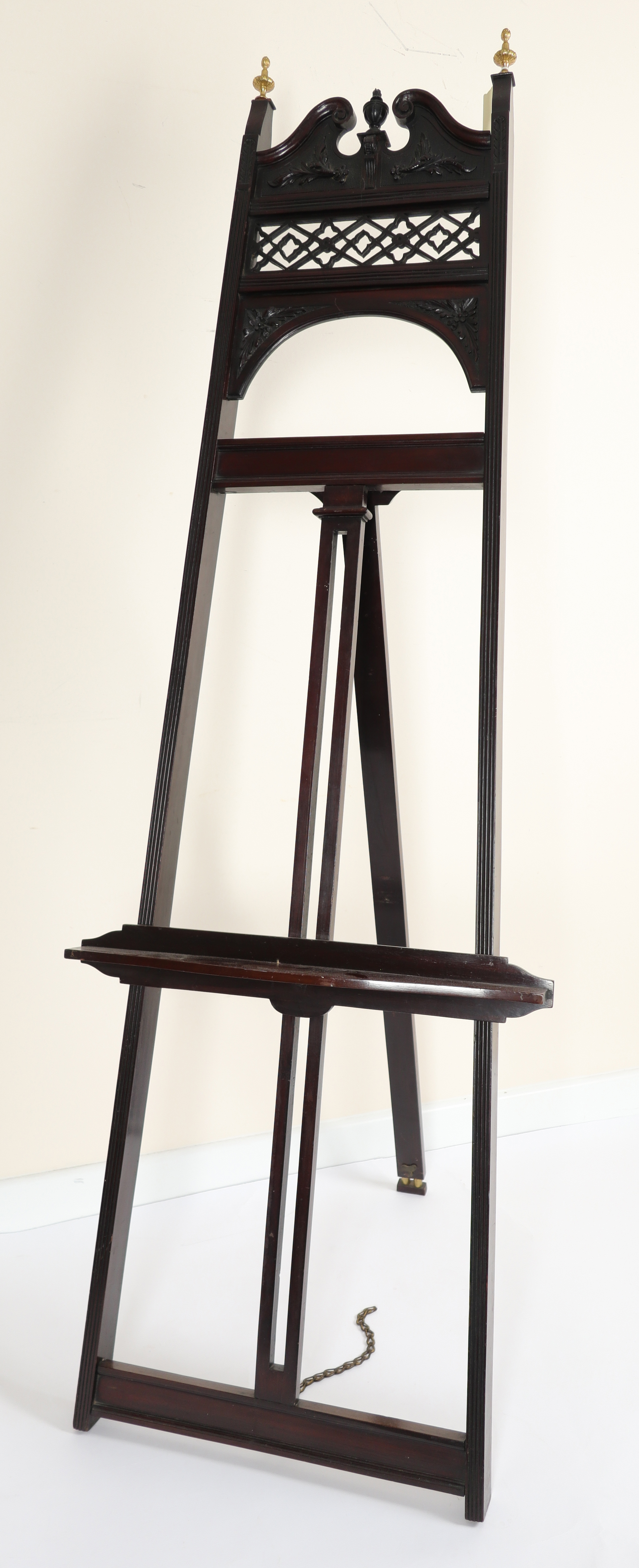 A 20th Century Mahogany Easel With fluted supports surmounted with gilt finials and swan neck