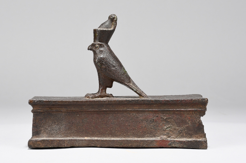 An Egyptian bronze Horus falcon sarcophagus Late Period, circa 664 - 332 BC the falcon deity wearing - Image 4 of 4