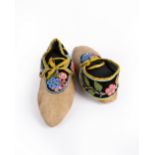 A pair of Ojibwa moccasins Wisconsin / Minnesota area buckskin, cotton, velveteen, silk ribbon,