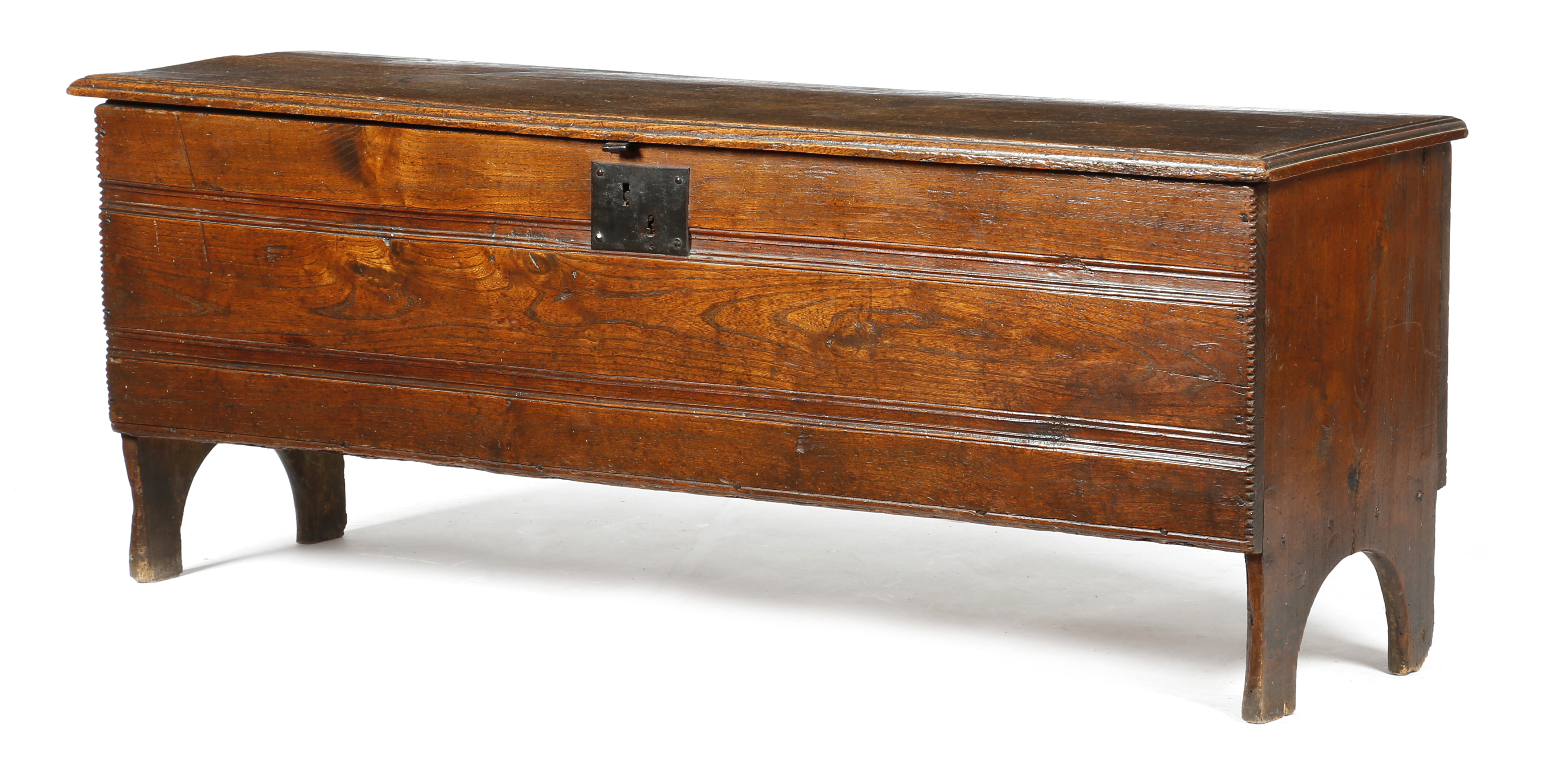 AN ELM BOARDED SWORD CHEST LATE 17TH / EARLY 18TH CENTURY with a vacant interior, the front with