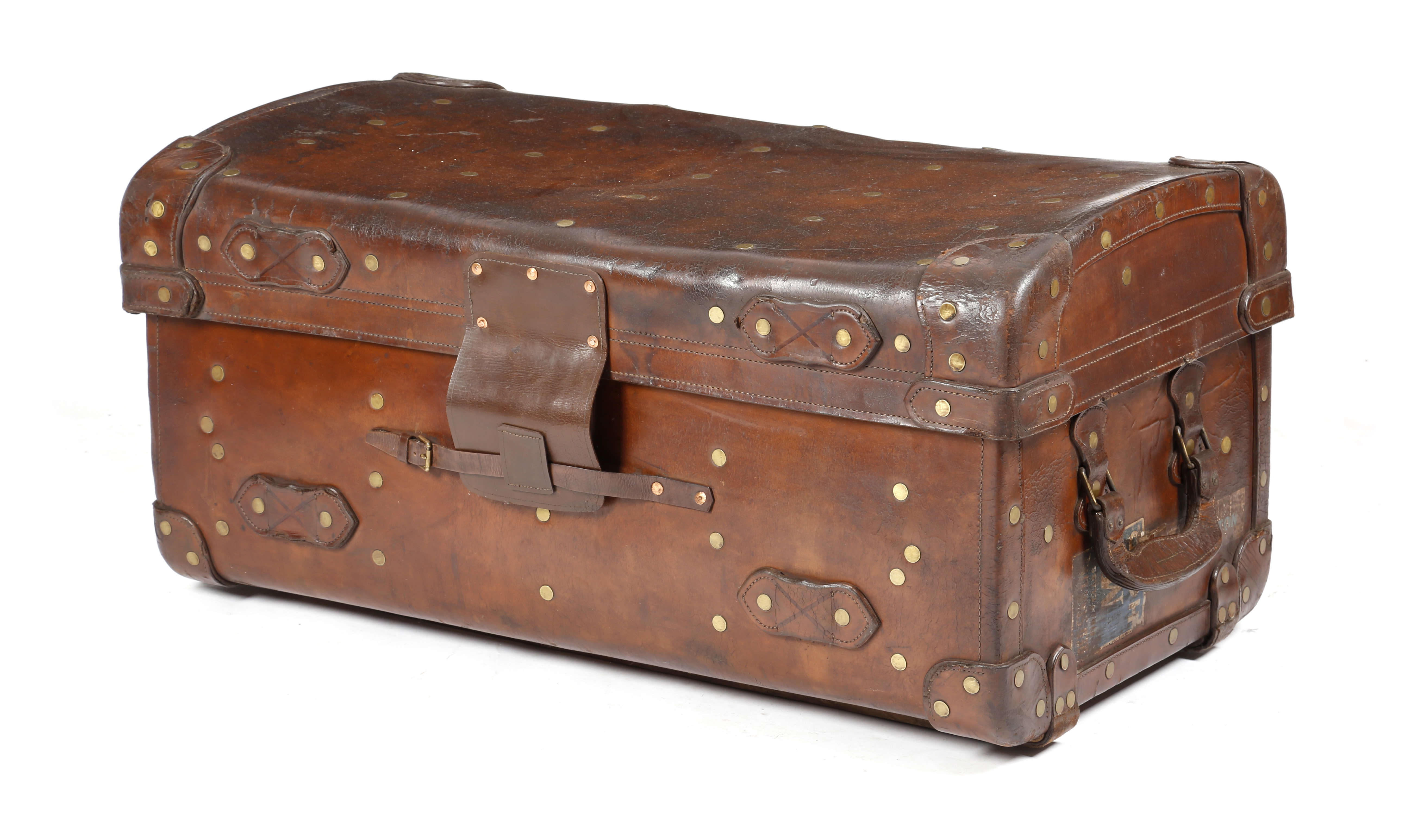 A LARGE LEATHER TRUNK EARLY 20TH CENTURY with brass mounts and a linen lined interior 48cm high,