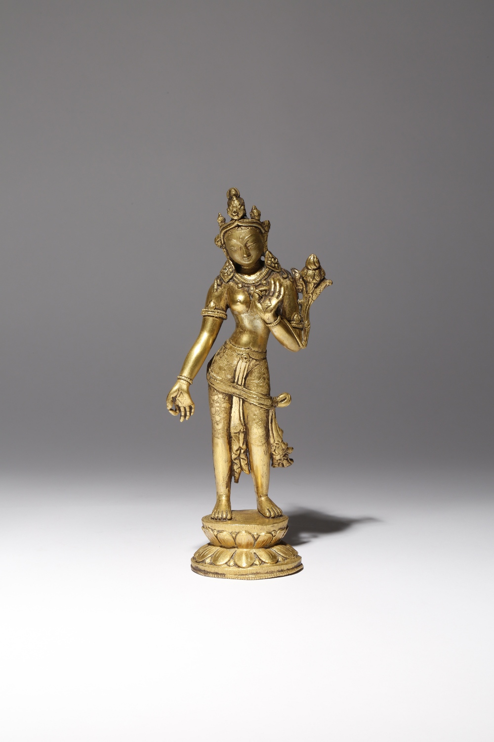 A TIBETAN GILT-BRONZE FIGURE OF PADMAPANI 18TH CENTURY Depicted standing in tribhanga upon a - Image 3 of 3