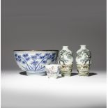 FOUR CHINESE PORCELAIN ITEMS 17TH CENTURY AND LATER Comprising: a blue and white bowl decorated with