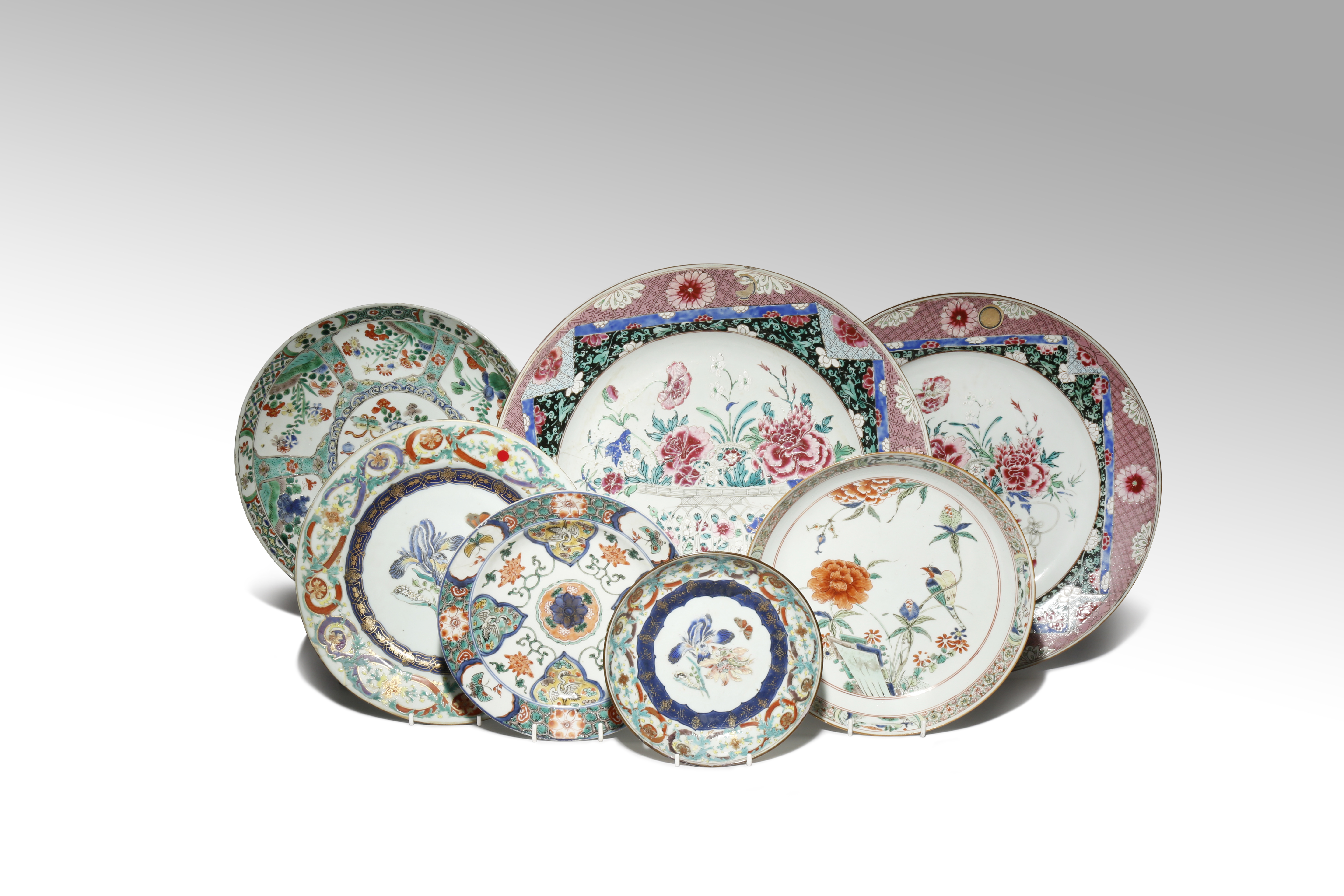 SEVEN CHINESE ENAMELLED PORCELAIN PLATES 18TH CENTURY Comprising: two large famille rose plates