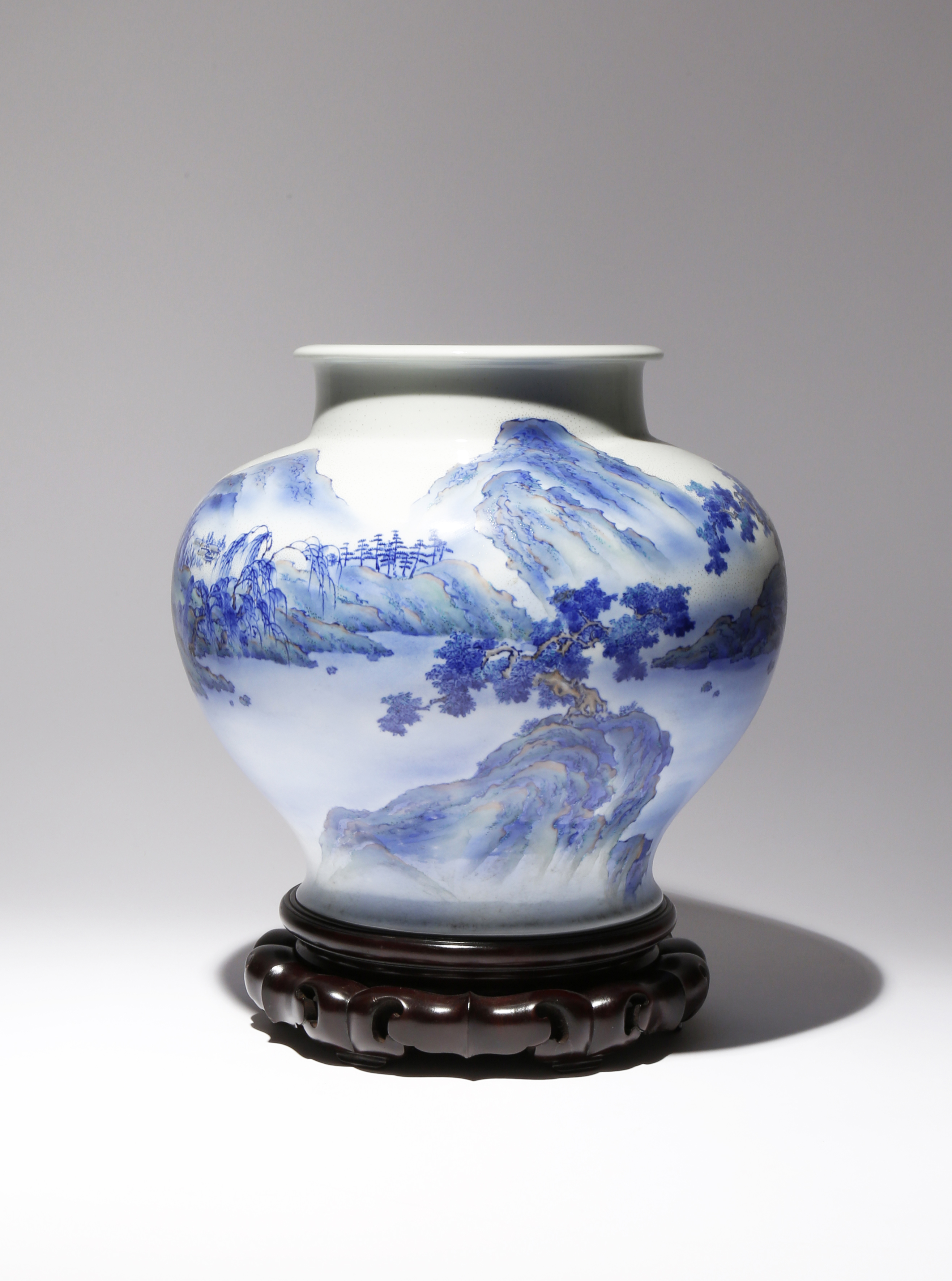 A LARGE JAPANESE VASE BY MAKUZU KOZAN (1842-1916) MEIJI PERIOD, C. 1900 The bulbous body richly