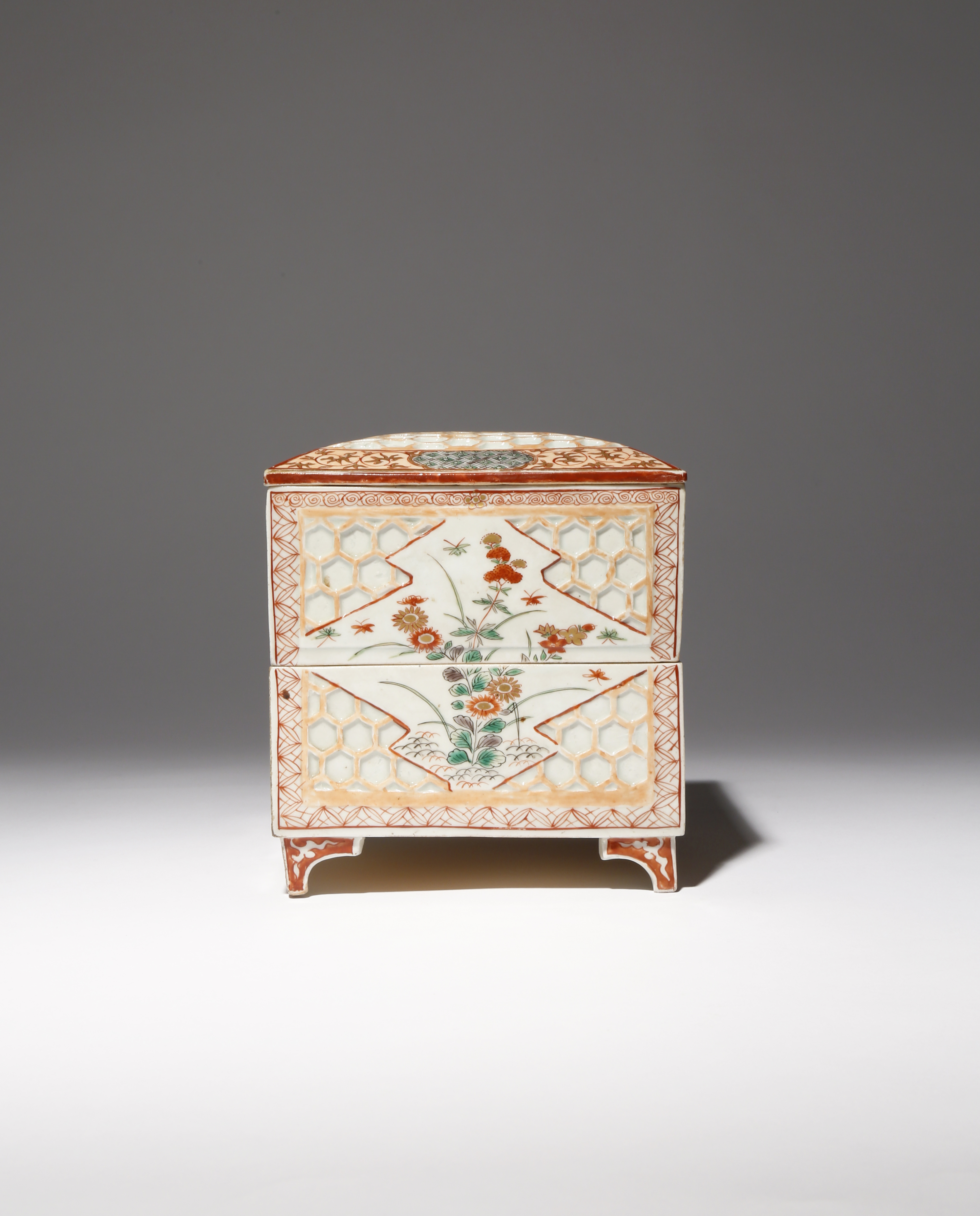 A JAPANESE KUTANI TWO-TIER PICNIC BOX, JUBAKO MEIJI PERIOD, 19TH OR 20TH CENTURY Of square shape and - Image 2 of 2