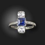 An early 20th century sapphire and diamond three-stone ring, the square-shaped sapphire is flanked