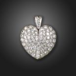 A diamond heart pendant, pave-set with graduated round brilliant-cut diamonds in platinum, 2.8cm