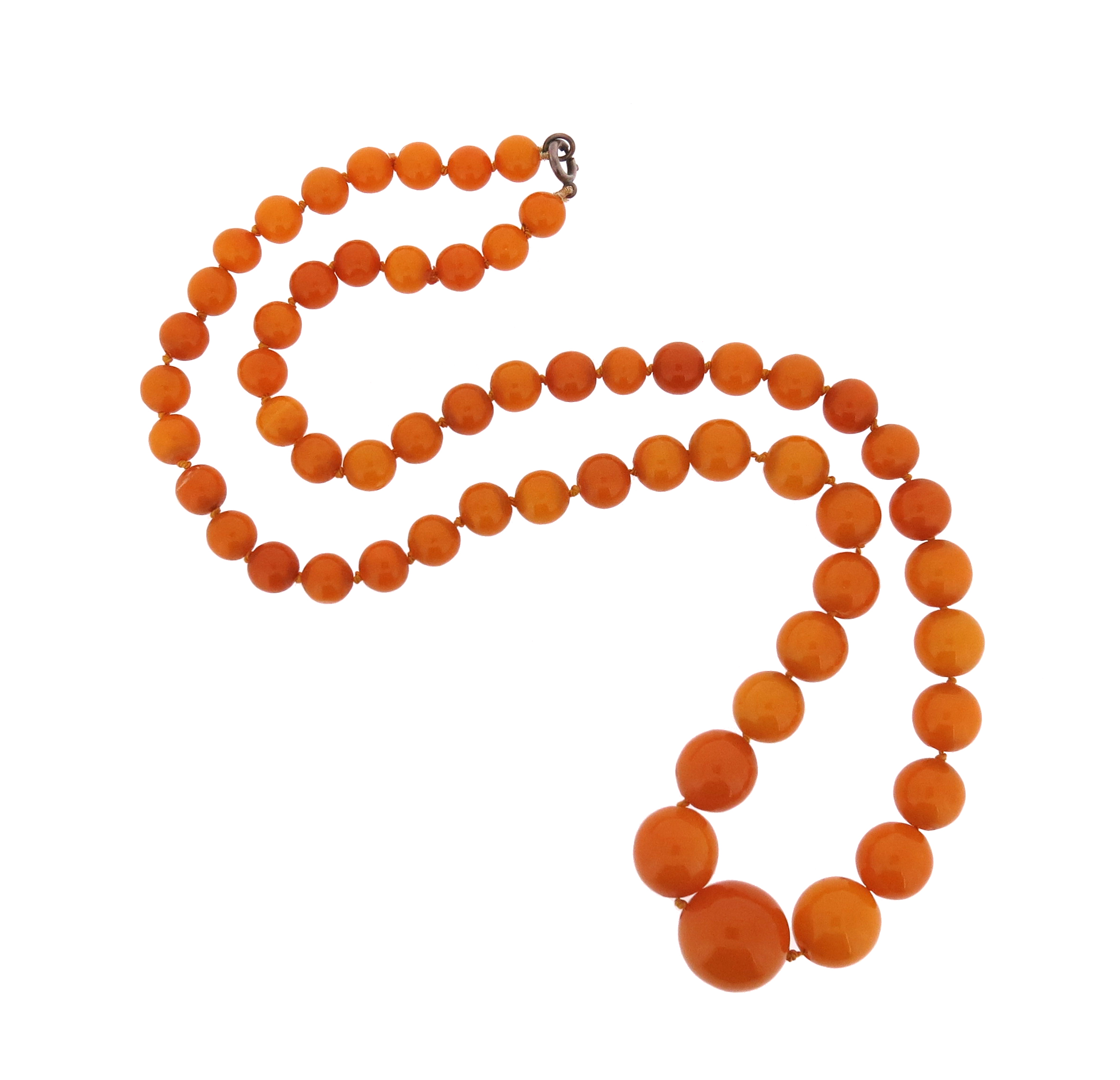 A single-row amber bead necklace, the round beads graduate from 7 - 9mm, 60cm long, 34g Woolley