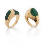 A pair of malachite-set gold rings, inlaid with malachite plaques in polished gold, one stamped
