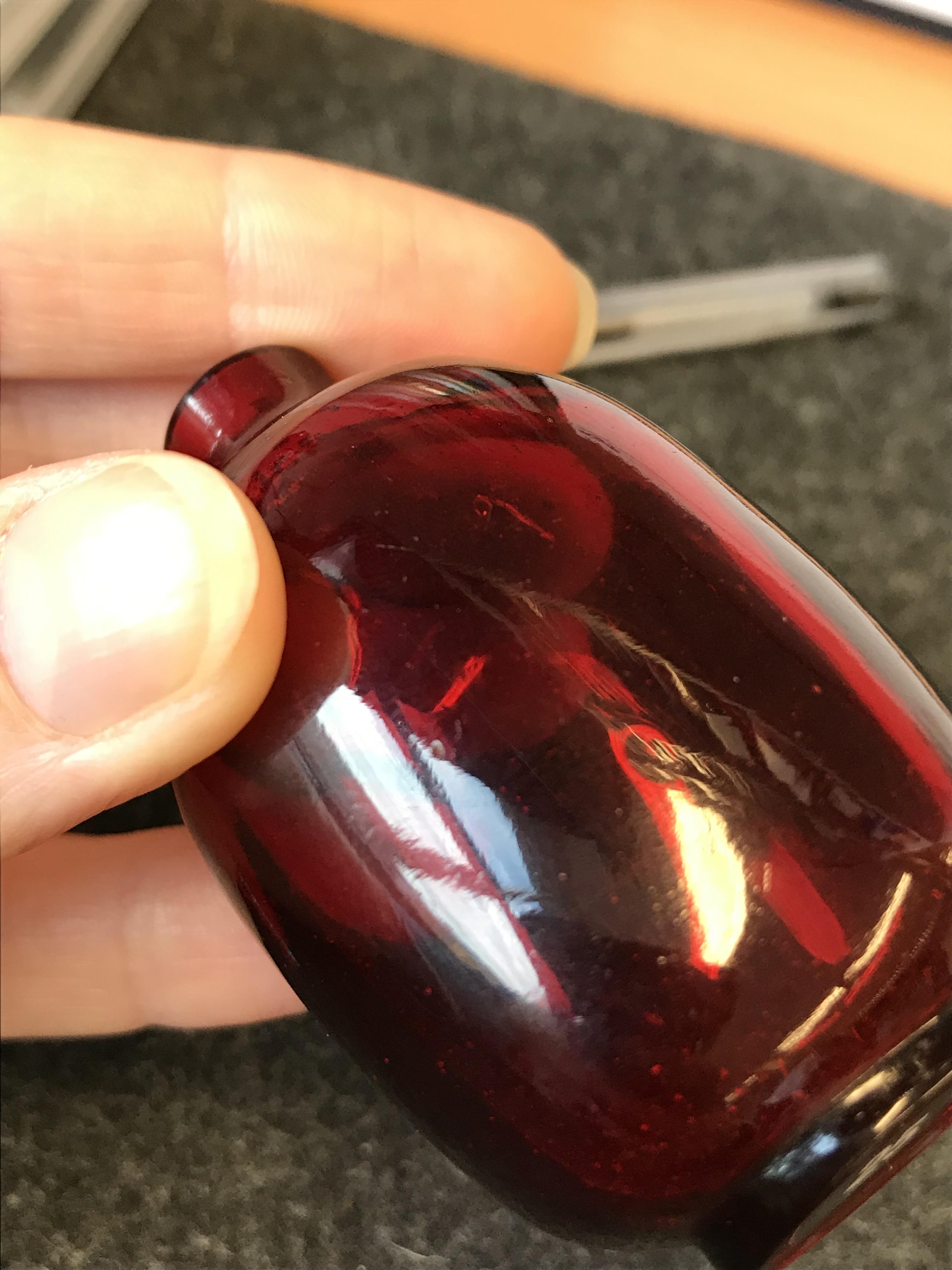 A CHINESE RED GLASS SNUFF BOTTLE QING DYNASTY The plain ovoid body rising from an oval foot to a - Image 10 of 14