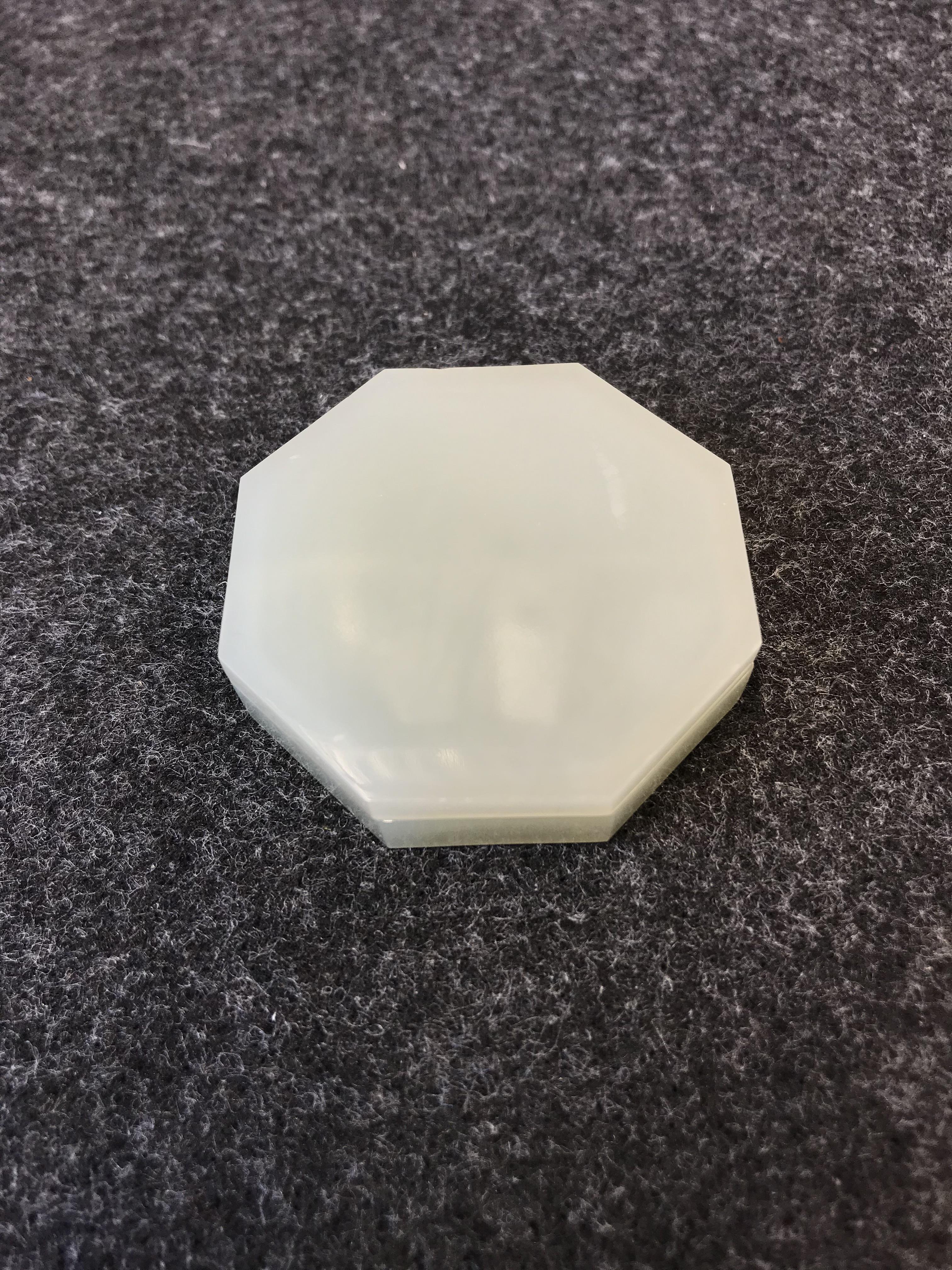 A SMALL CHINESE PALE CELADON JADE OCTAGONAL SEAL PASTE BOX AND COVER QING DYNASTY OR LATER The plain - Image 3 of 14