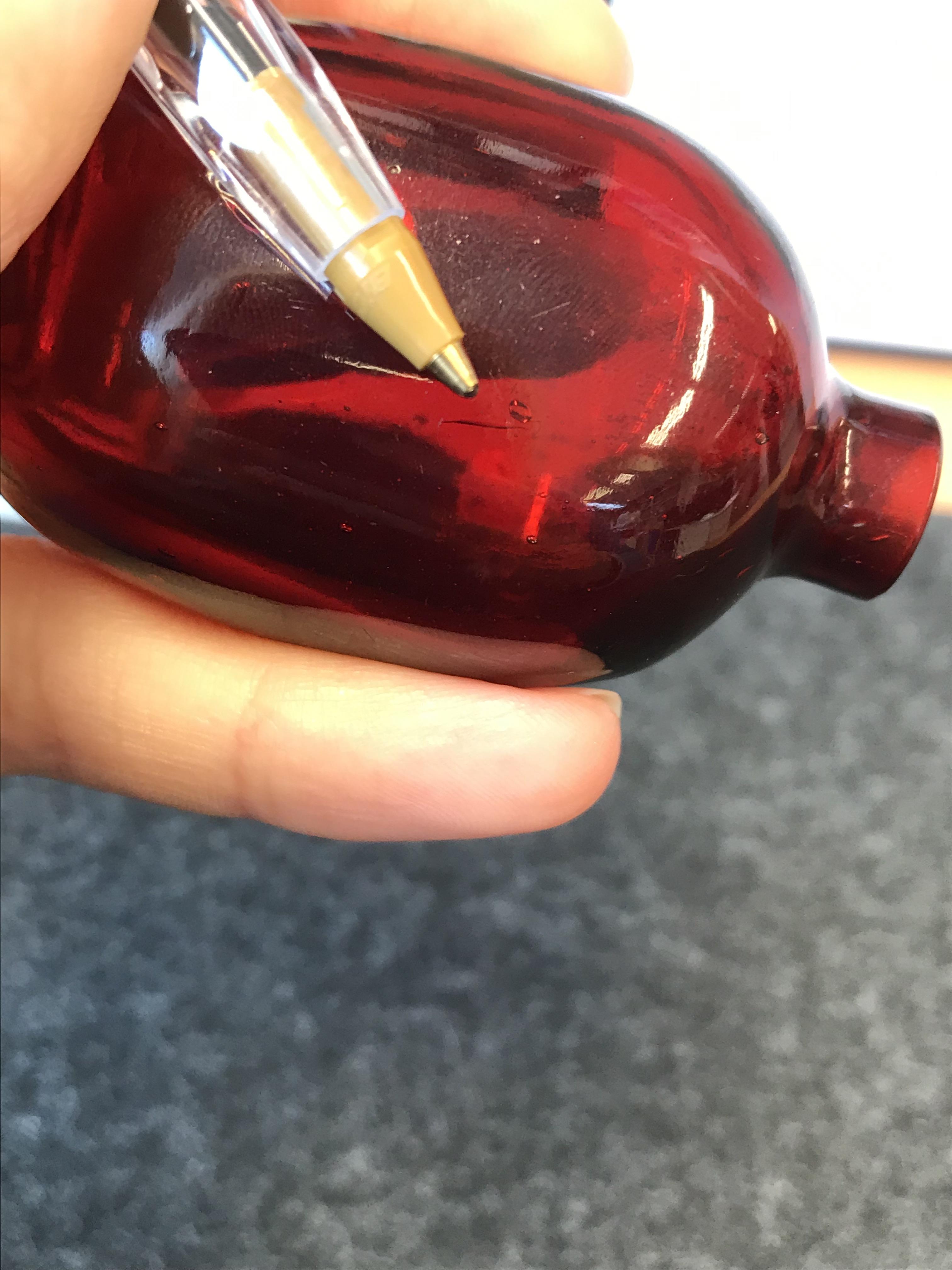 A CHINESE RED GLASS SNUFF BOTTLE QING DYNASTY The plain ovoid body rising from an oval foot to a - Image 11 of 14