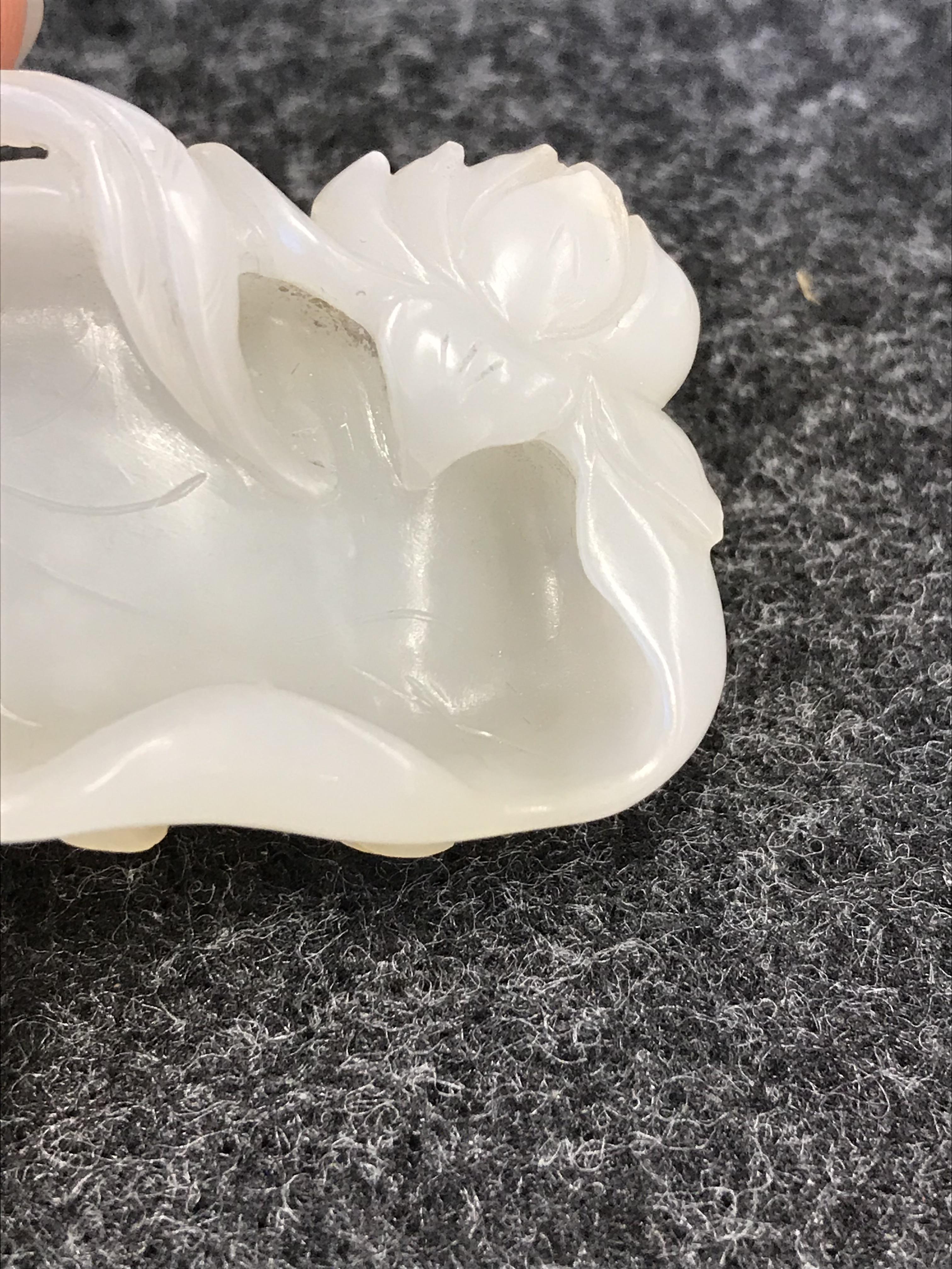 A SMALL CHINESE WHITE JADE 'LOTUS' BRUSH WASHER QING DYNASTY OR LATER Carved as a lotus leaf furling - Image 17 of 19