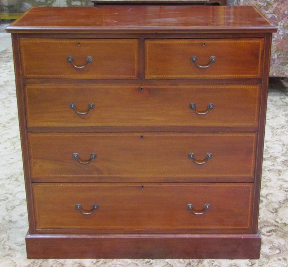 A good quality inlaid Edwardian mahogany bedroom chest with chequered stringing and fitted with