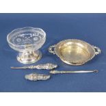 Edwardian silver twin handled quaich type trinket dish, with acanthus and floral cast borders, maker