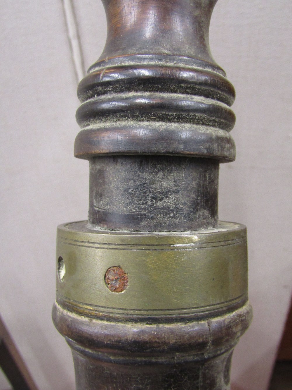 A torchere, the circular top raised on a turned column and tripod base - Image 3 of 3