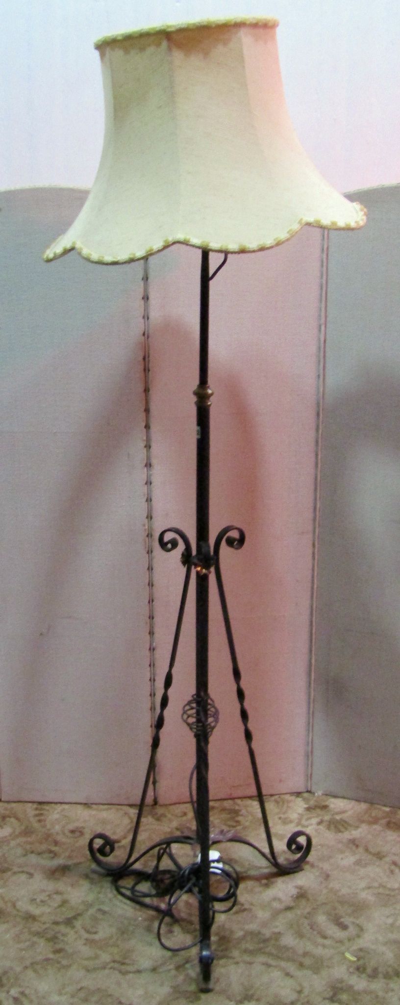 An iron work floor standing telescopic oil lamp standard, with simple scroll, copper flower head