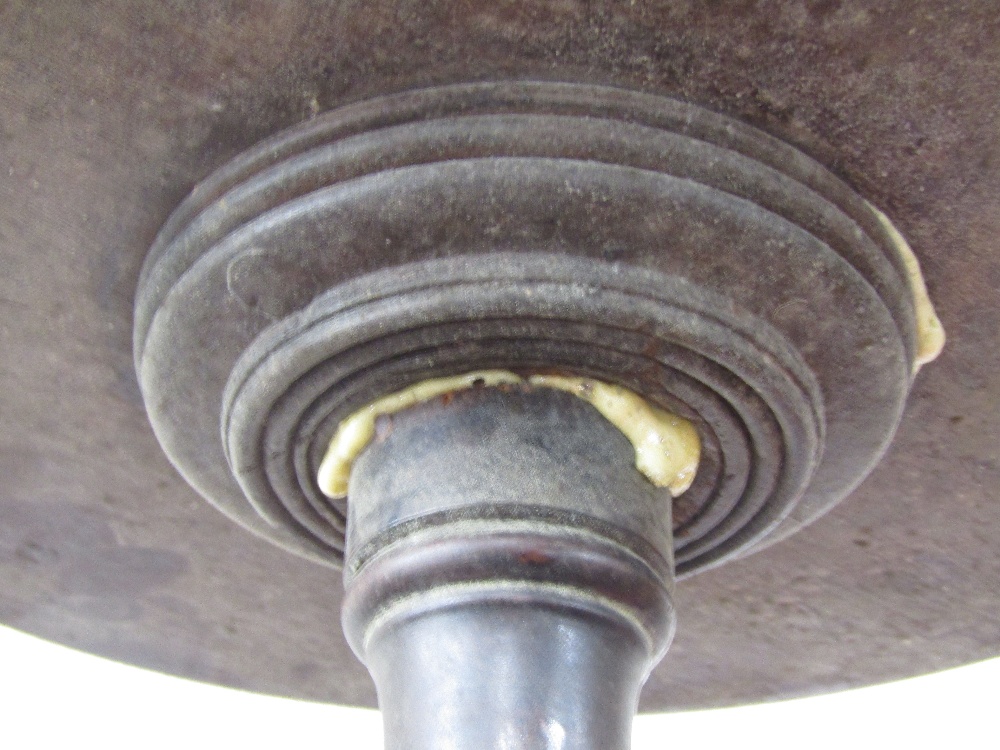 A torchere, the circular top raised on a turned column and tripod base - Image 2 of 3