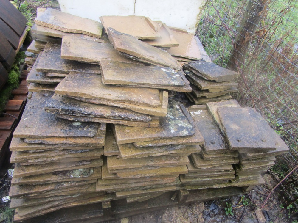 A pallet of various reproduction Cotswold style slates in various sizes, 150 approx