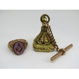 9ct Masonic ring set with agate (af), size P, 7.5g and a small 9ct T-bar chain with attached gilt