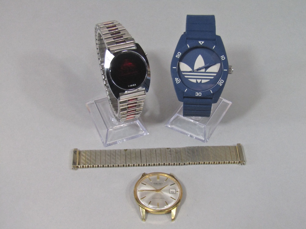 Cased Seiko automatic gents watch, with concertina strap, box and papers together with a further