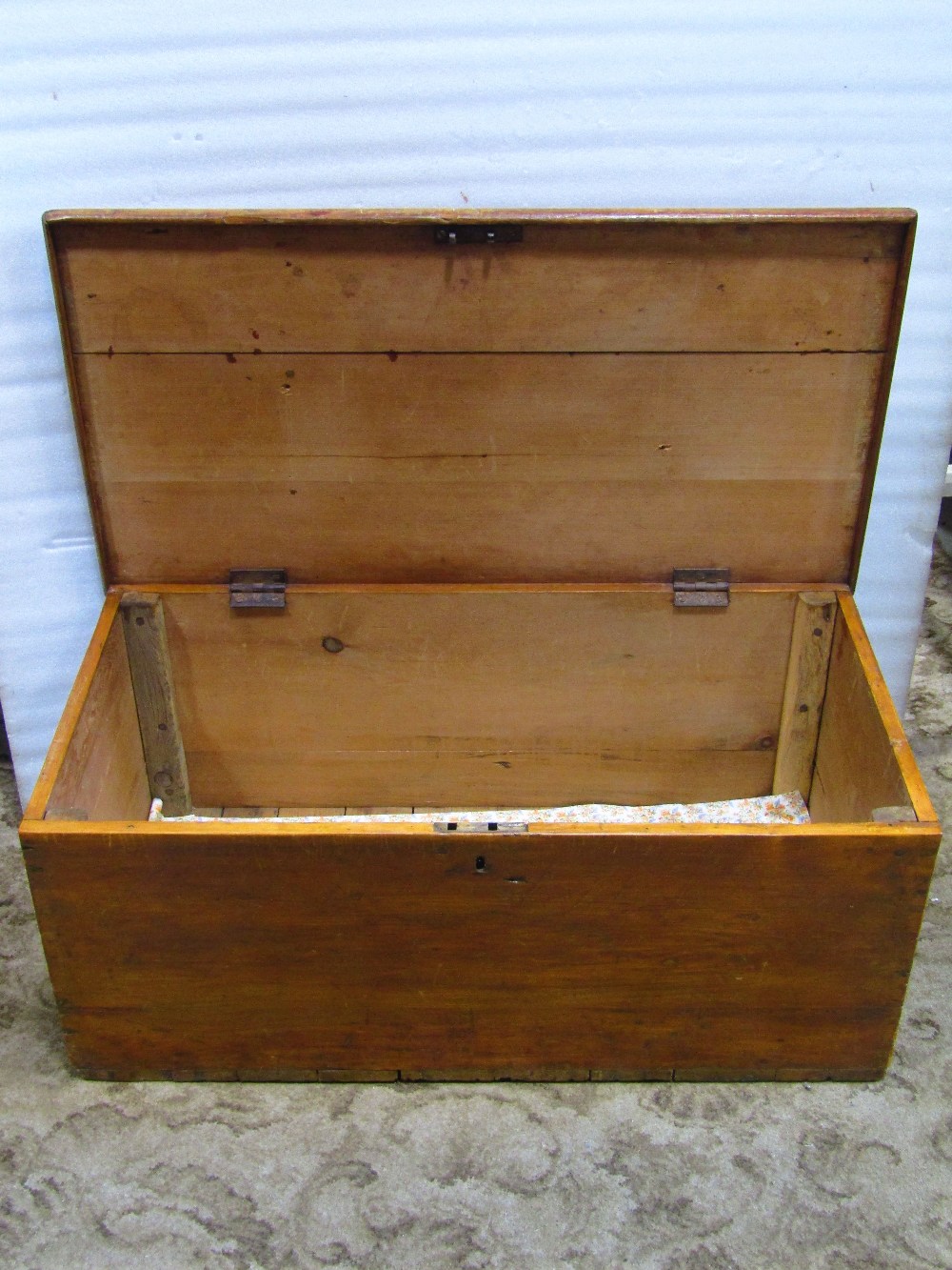 A 19th century pine blanket box with hinged lid, exposed dovetail construction and side carrying - Image 2 of 2